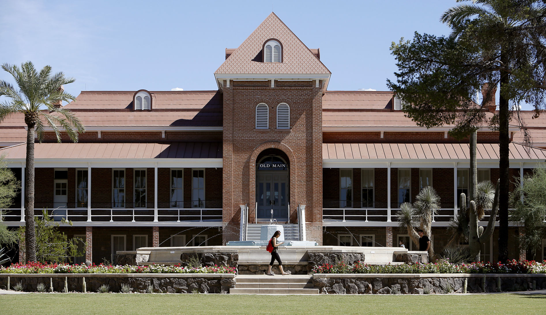Make a scene: Old Main on the flip side